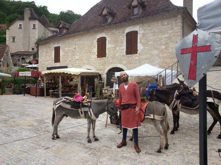 Évènement fête médiéval avec les ânes